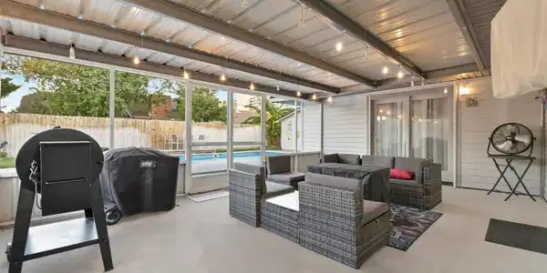 Image 4: Covered/Screened in Patio