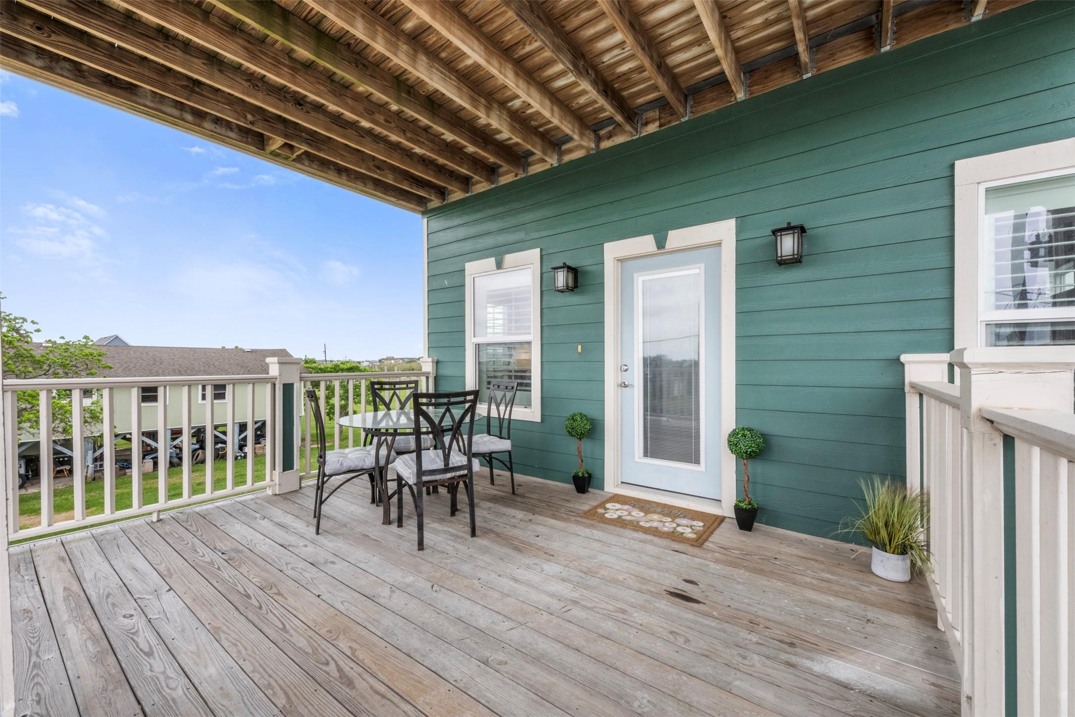 Image 4: This is where it al! lbegins!  Covered front porch