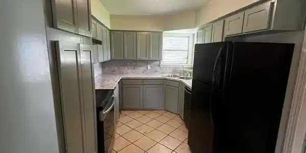 Image 4: View of Kitchen from dining room