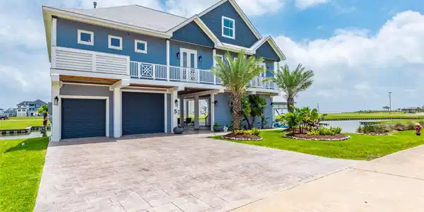 Image 2: Upon arrival, you&rsquo;ll notice the inviting exterior