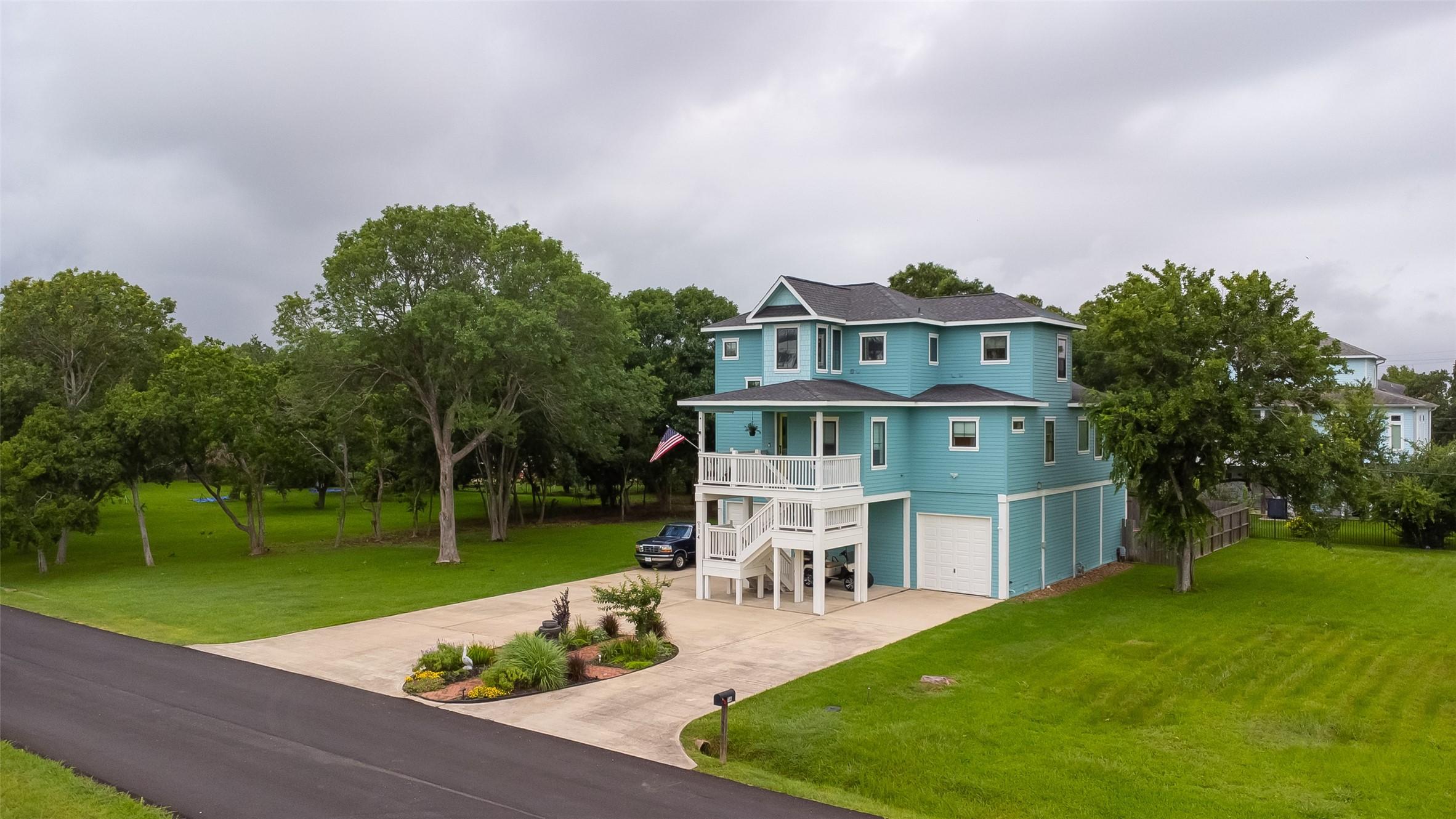 Image 1: Welcome to 114 Baywood Street, Shoreacres, Texas 7