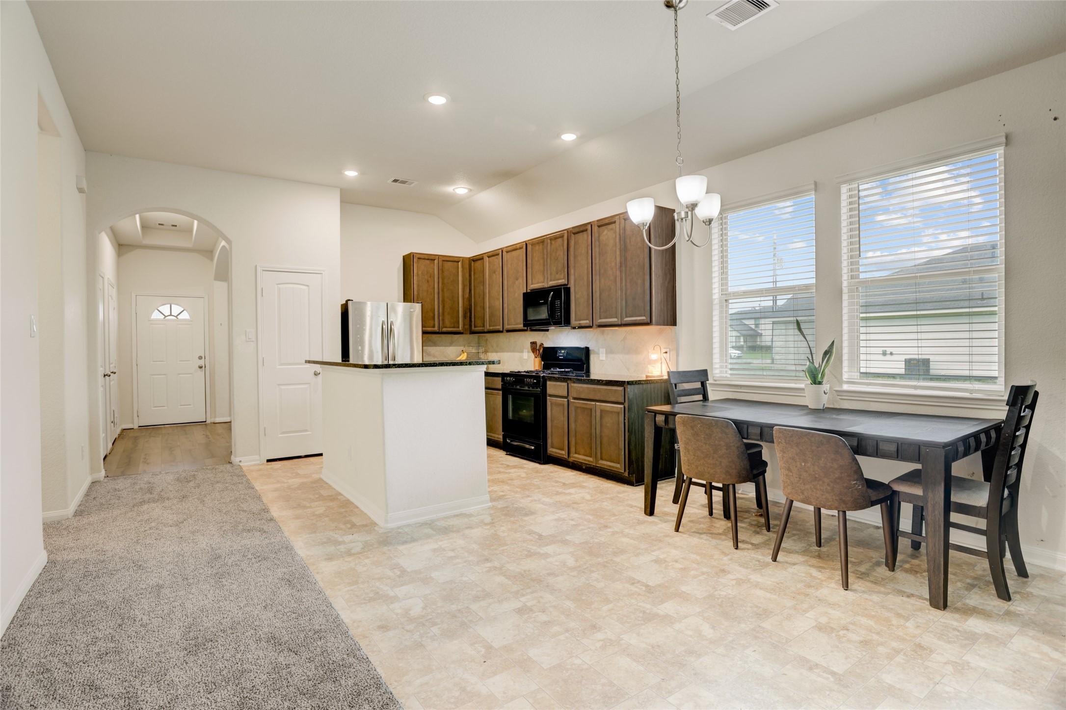 Image 2: Perfect for first time buyers, 6535 Blimp Base in