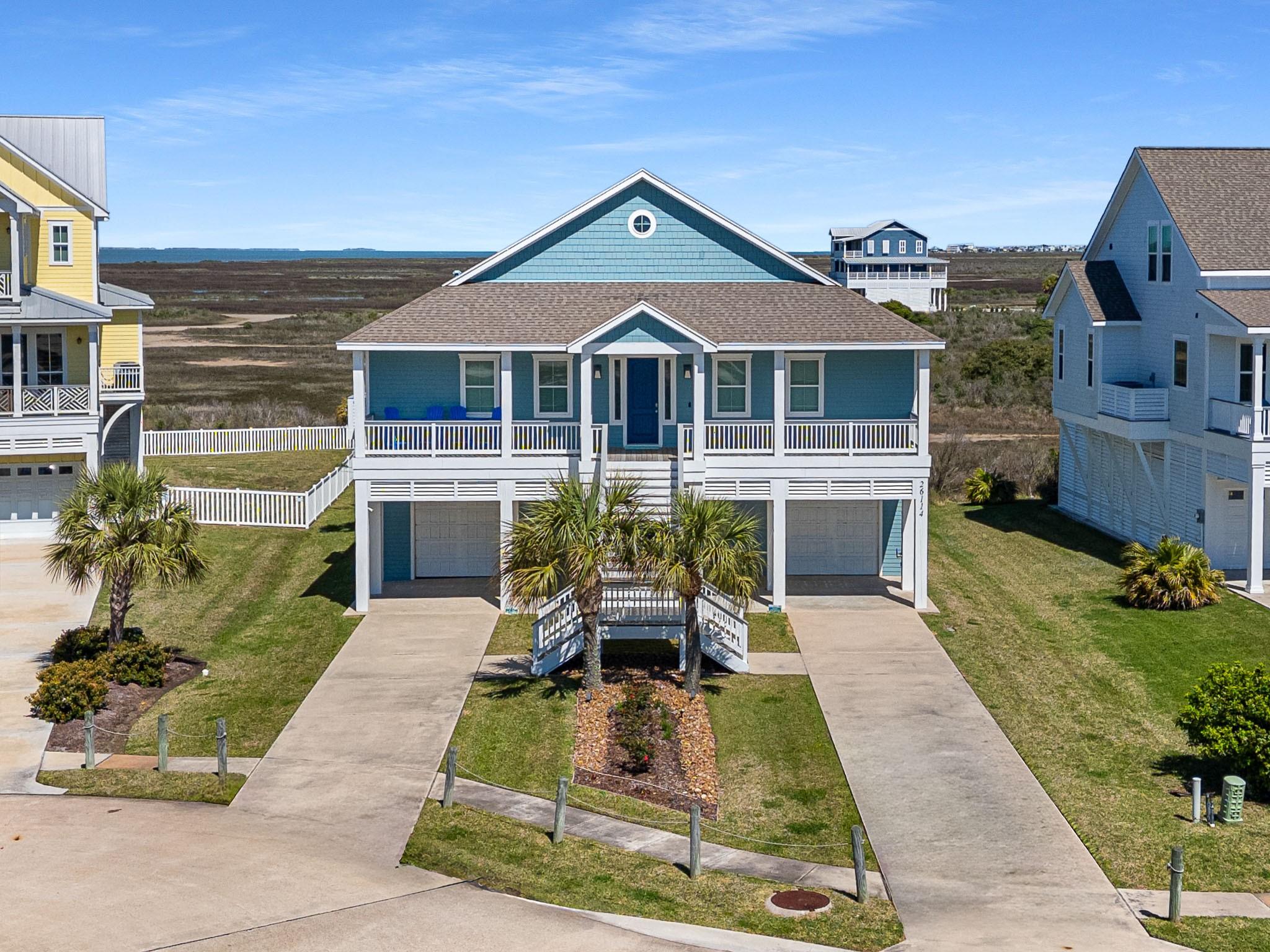 Image 2: Charming single-story coastal design with symmetri