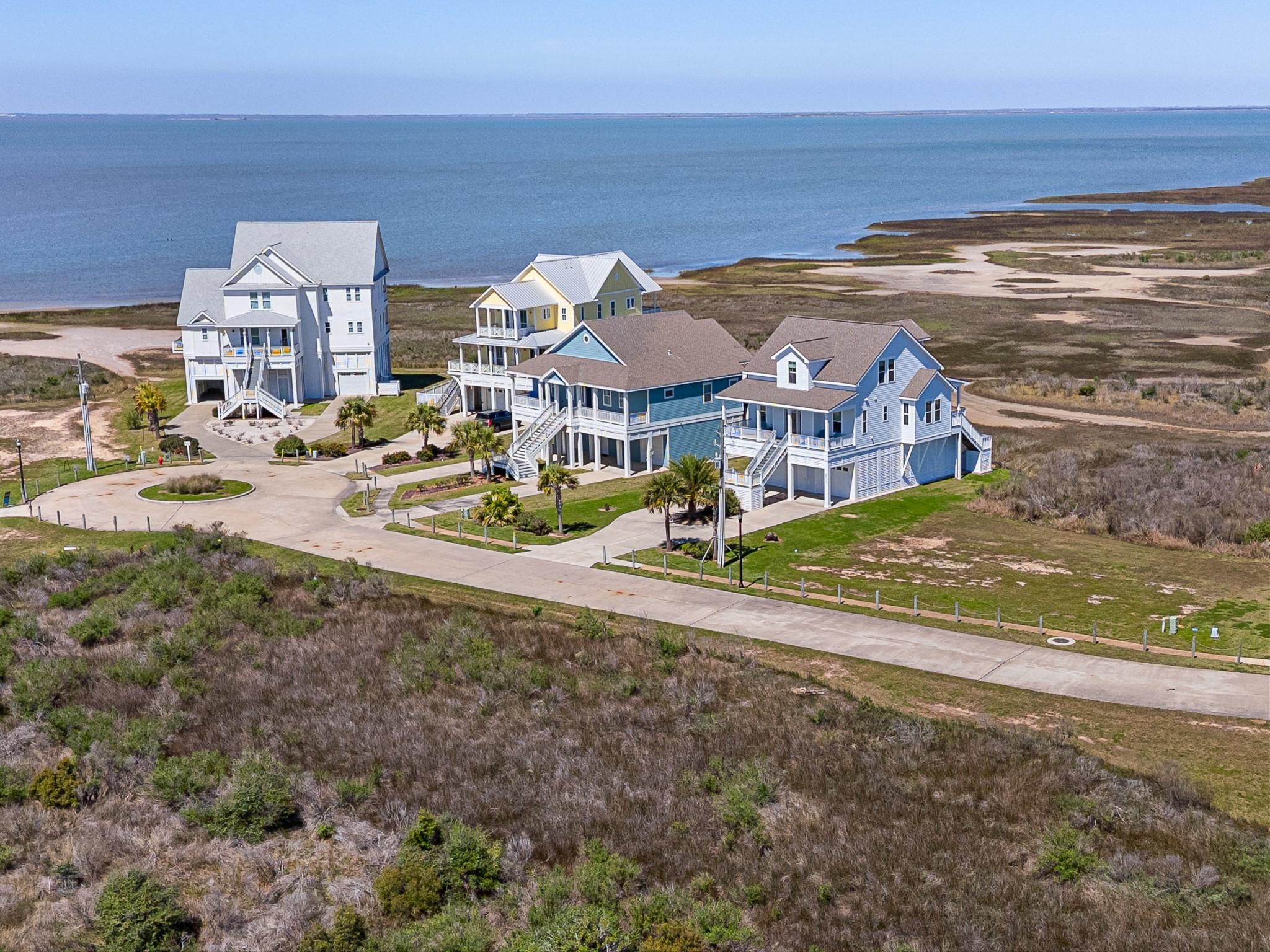 Image 3: Located in Pointe West with sweeping Galveston Bay
