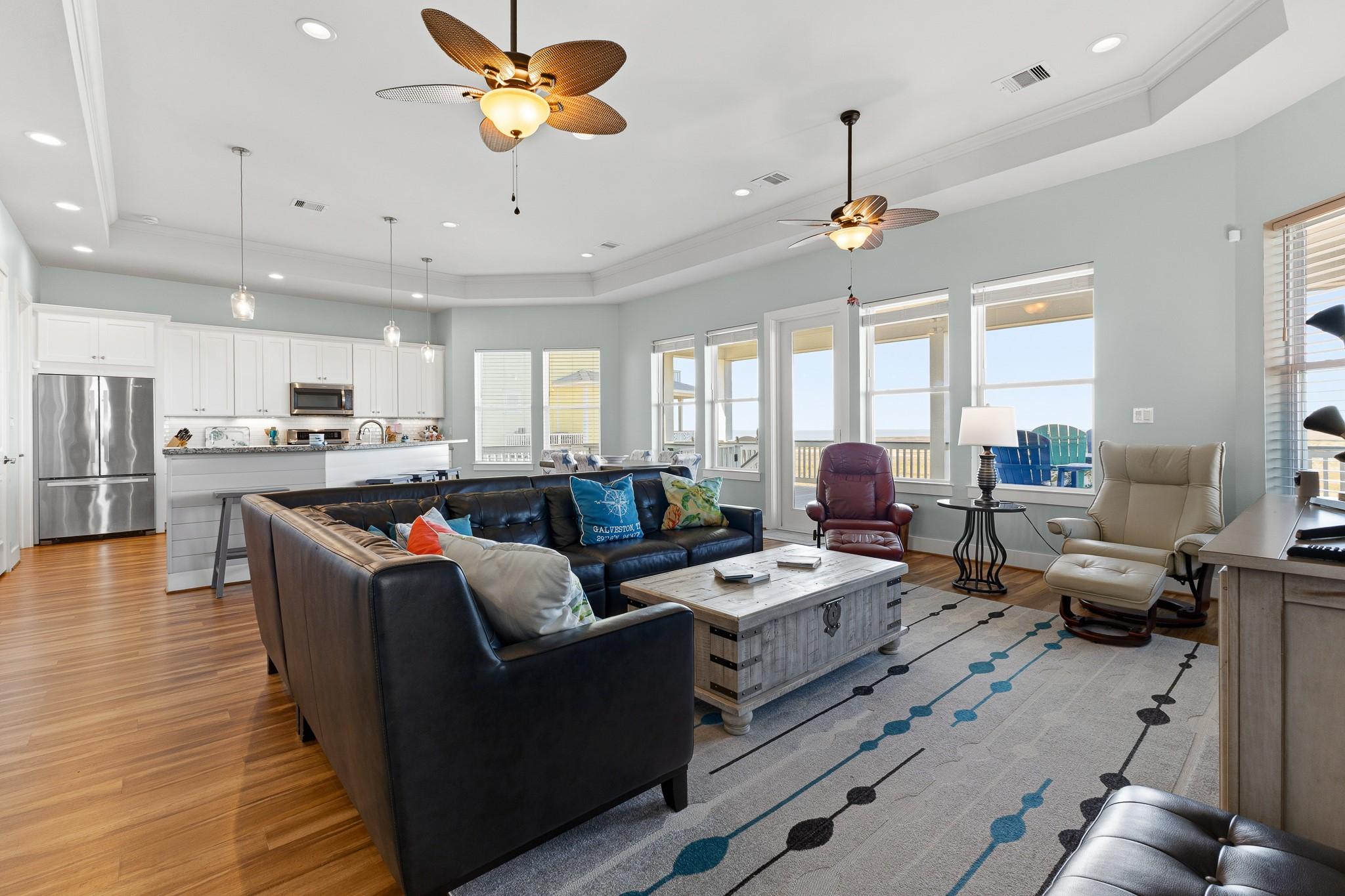 Image 4: Light-filled living area with soaring ceilings, cr