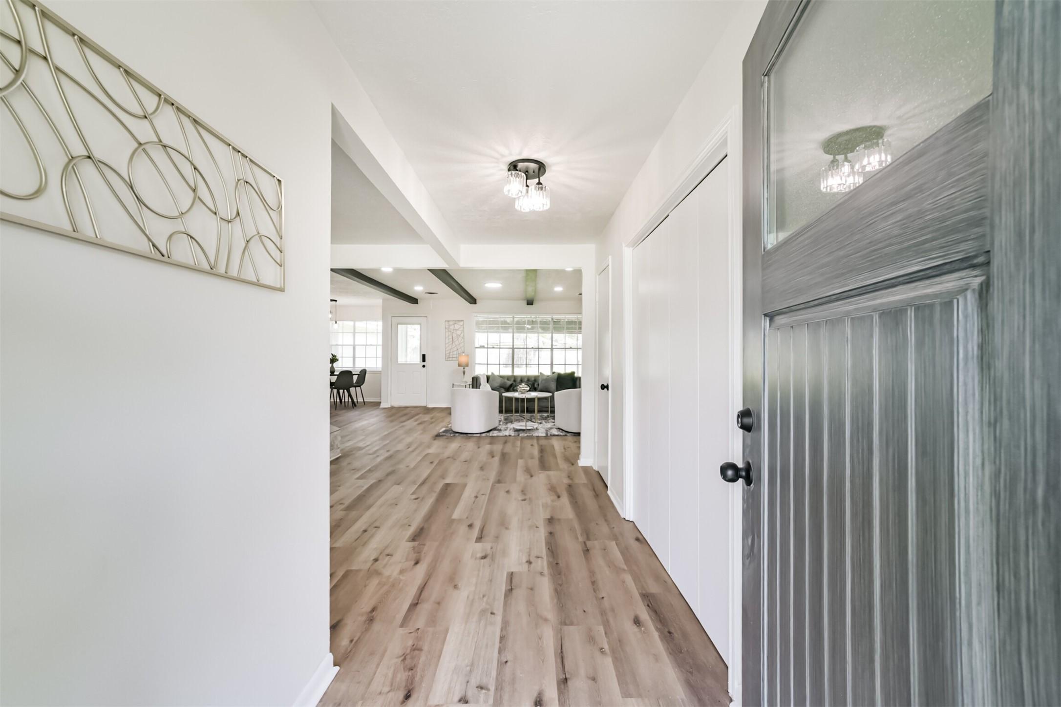 Image 4: A welcoming entryway provides an inviting first im