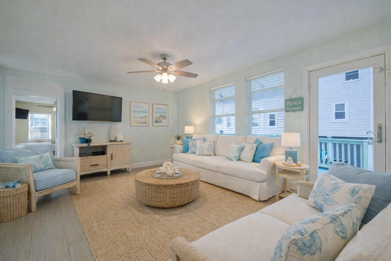 Image 3: virtual staging: Living Room