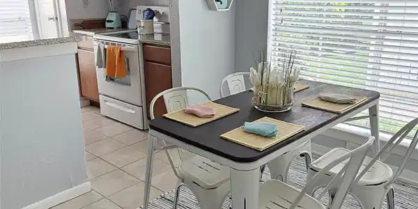 Image 4: Comfortable dining space with great natural light,