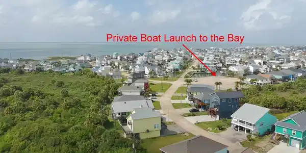 Image 2: Gated fishing pier for residents on the Bay side.