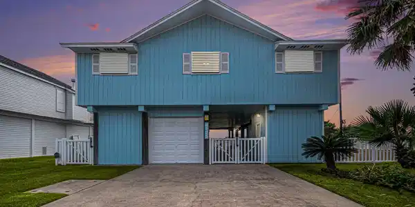 Image 4: Welcome to your favorite sunset beach house!