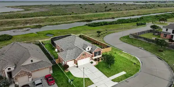 Image 2: Charming single-story brick home on a spacious cor