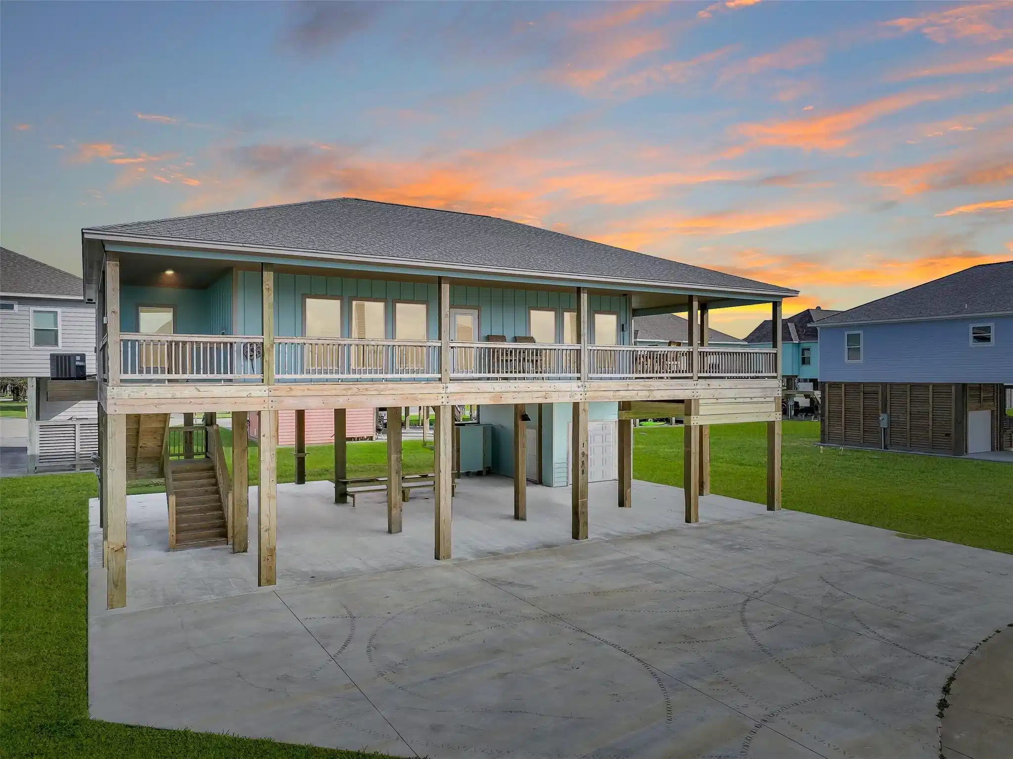 Image 1: Fully furnished beach retreat on a cul-de-sac lot