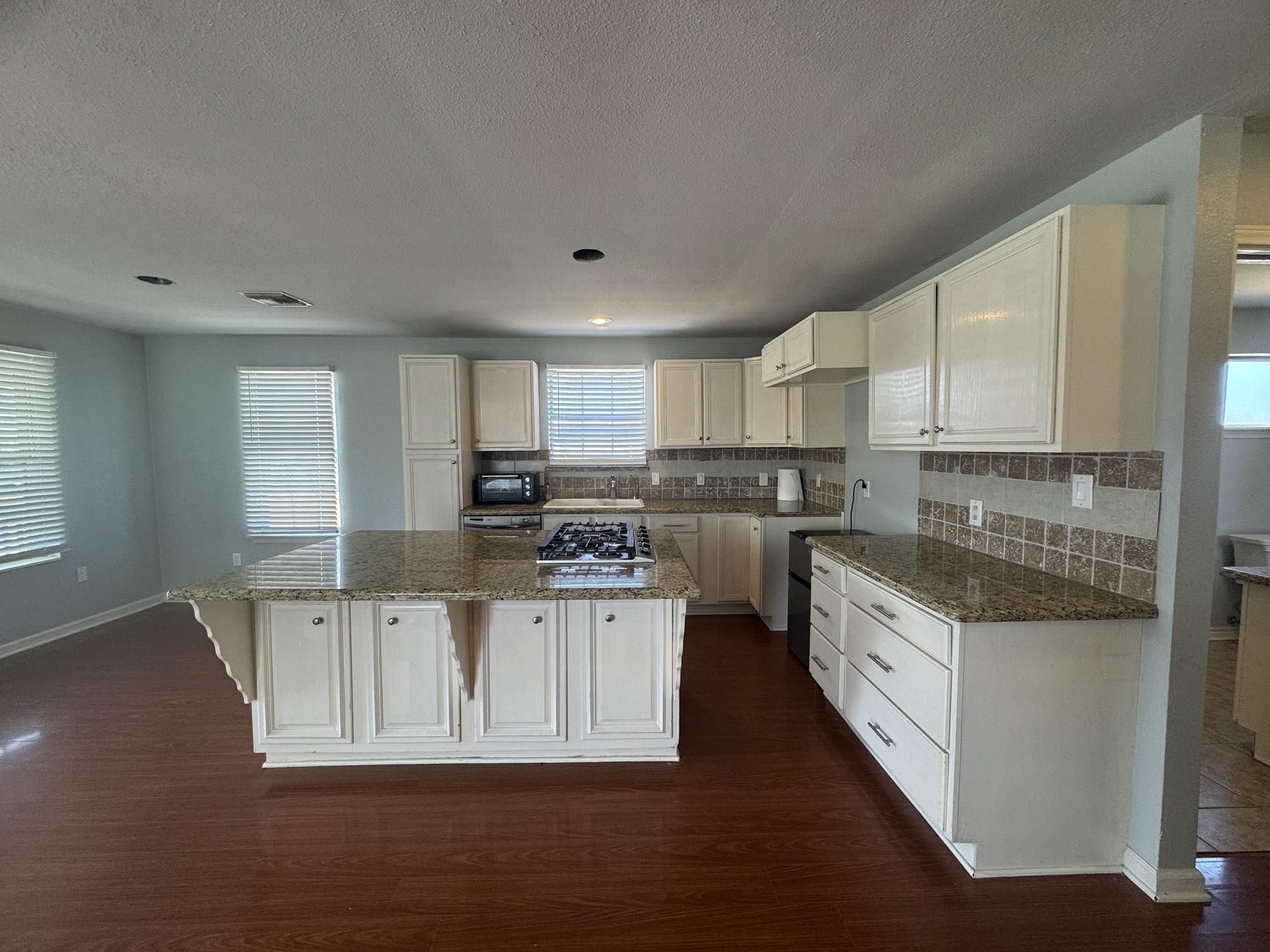 Image 2: Beautiful granite, kitchen counters, island with g