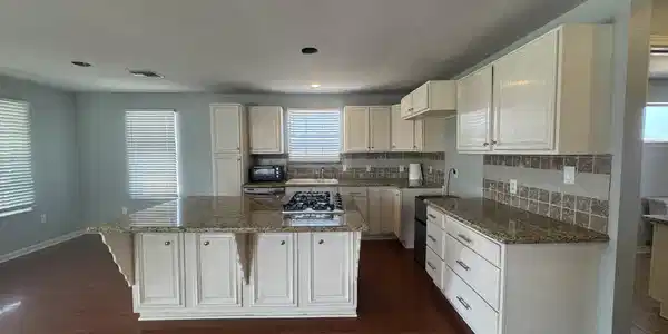 Image 2: Beautiful granite, kitchen counters, island with g