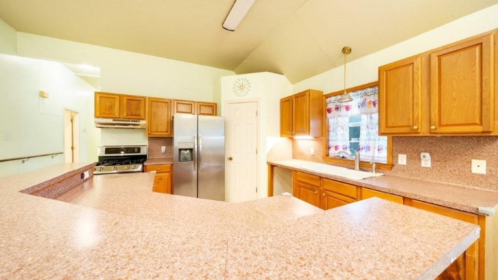 Image 3: Large bar area!