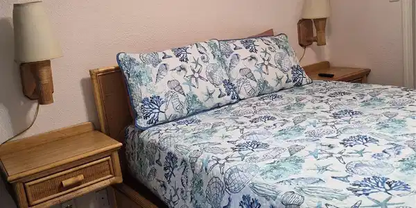 Image 3: Cozy bedroom with loads of built in storage