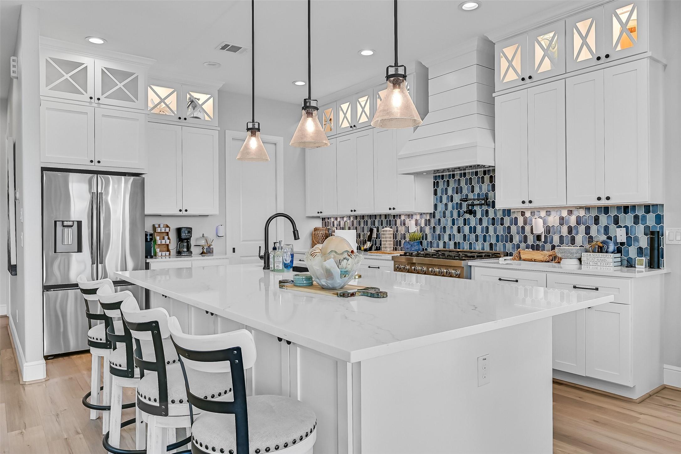 Image 3: The oversized quartz island creates the perfect ga