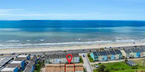 Image 4: Soo close to the beach at a fraction of the price!