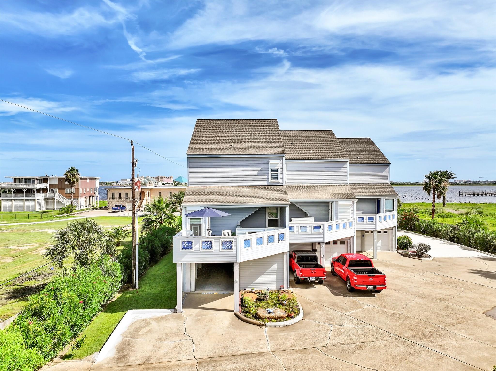 Image 3: Rear Deck and Garage