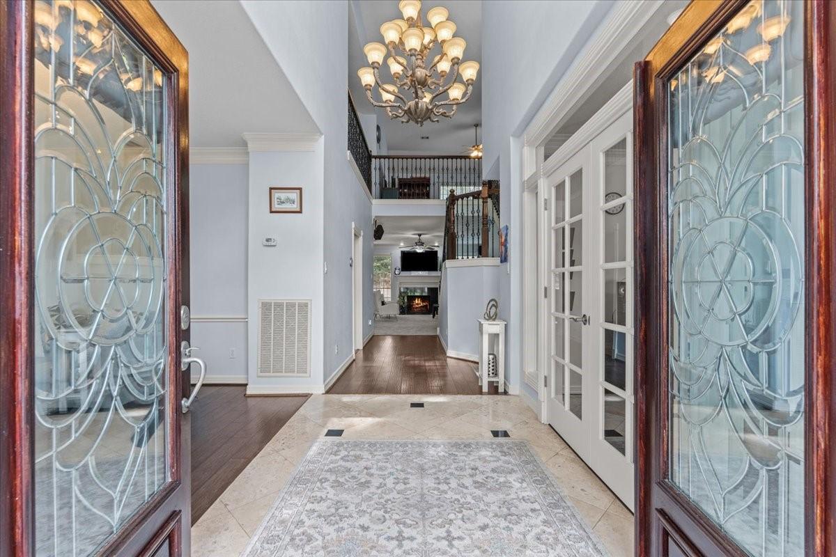 Image 3: Enter this luxury home near NASA, Kemah Boardwalk,