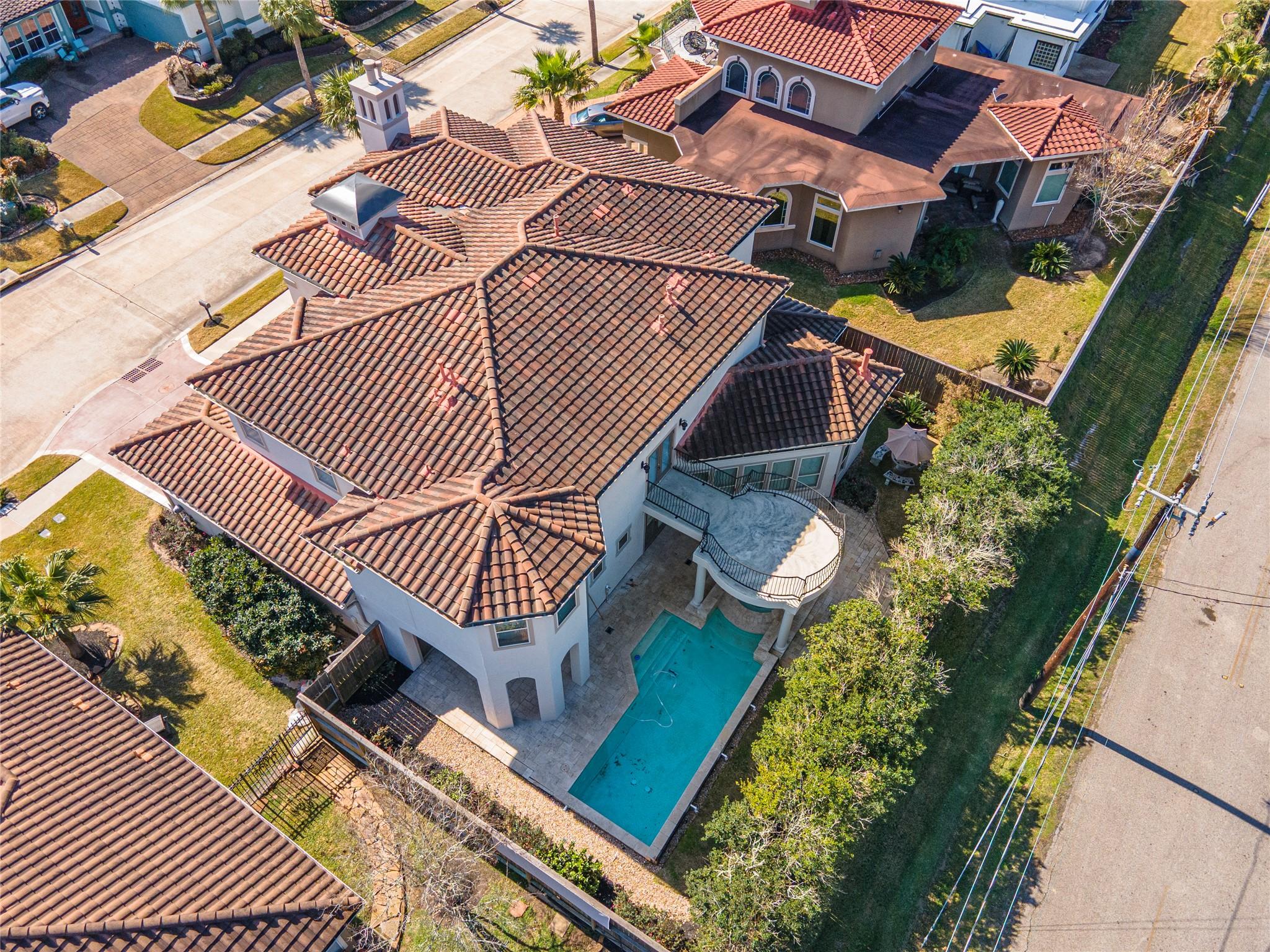 Image 3: This aerial view showcases a spacious Mediterranea