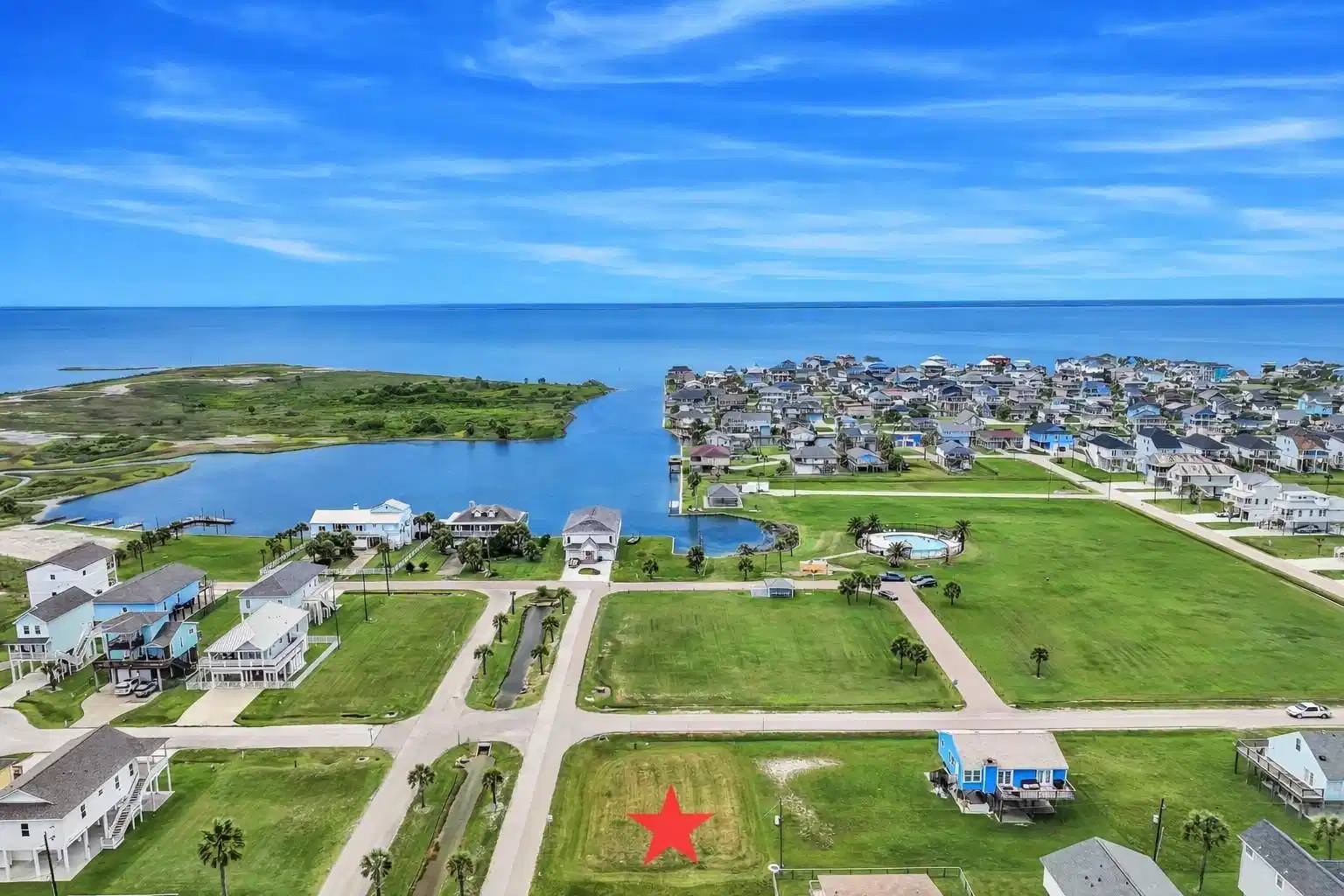 Image 1: Perfectly located between Beach and Bay