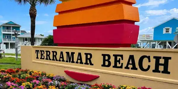 Image 2: Welcome to Beautiful Terramar Beach