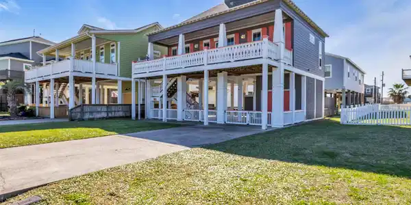 911 Tidelands Drive