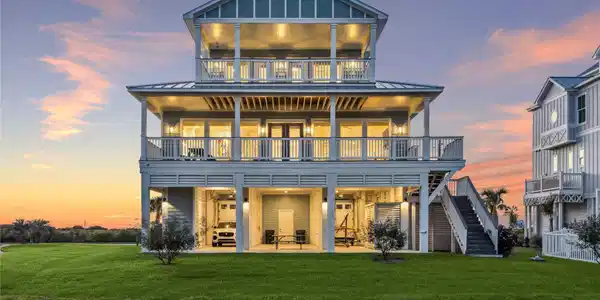Image 2: Nestled in one of Galveston&rsquo;s most prestigious wat