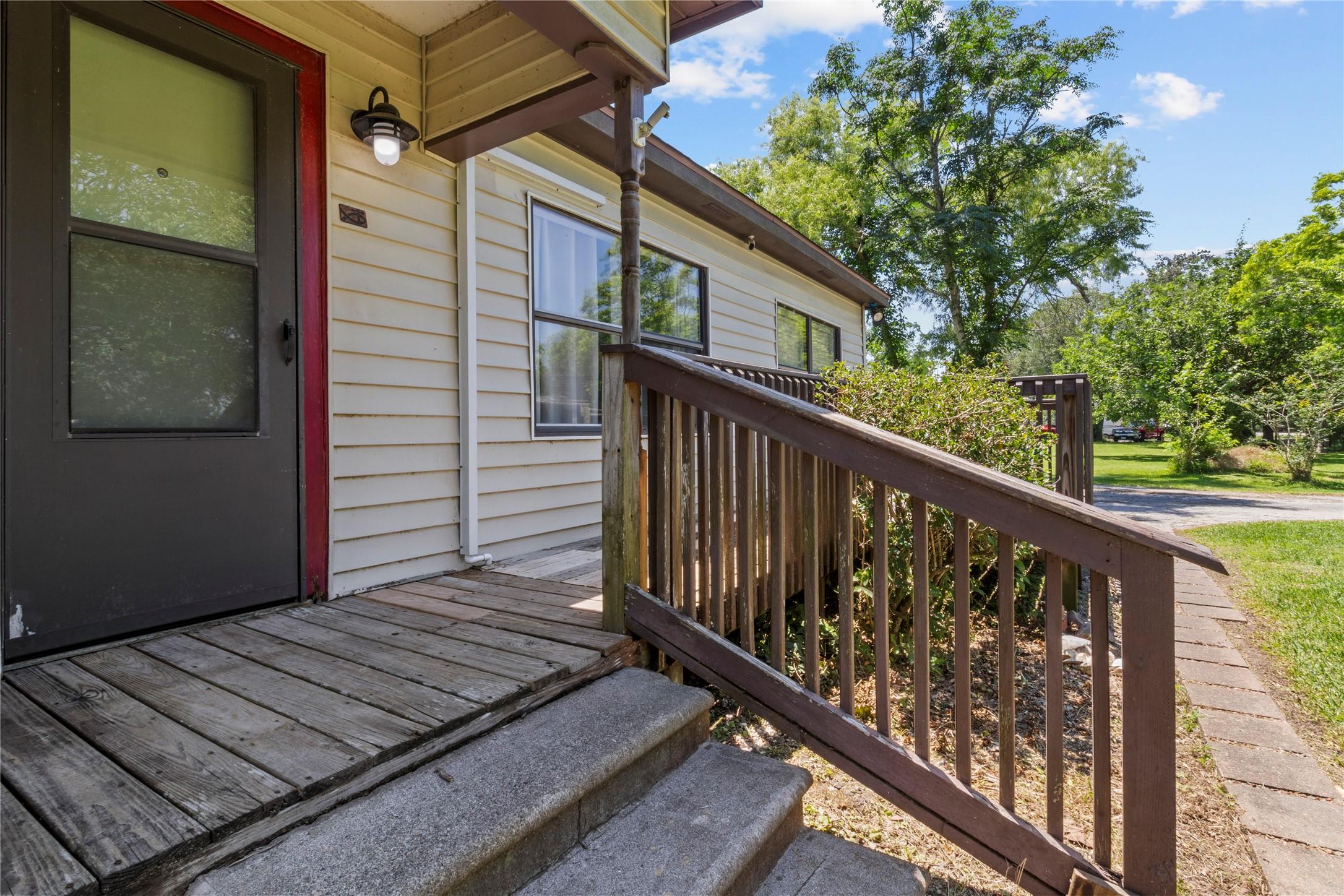 Image 4: This photo shows the entrance of a home with a sma