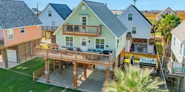 207 Sandpebble Place