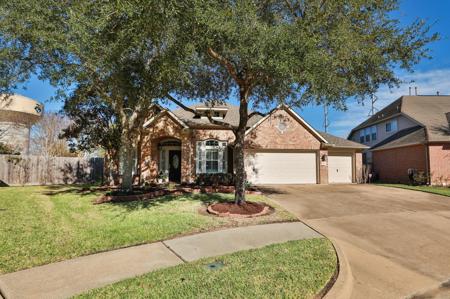 852 Shoal Pointe Lane