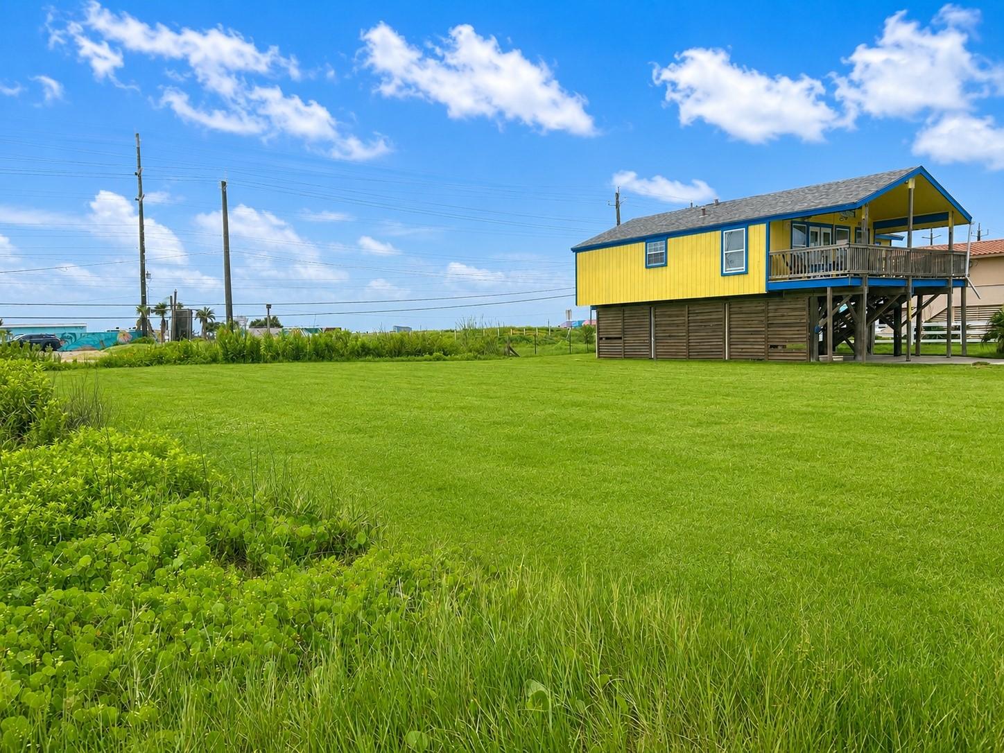 Image 3: Beautiful 2nd row lot that can see the beach and t