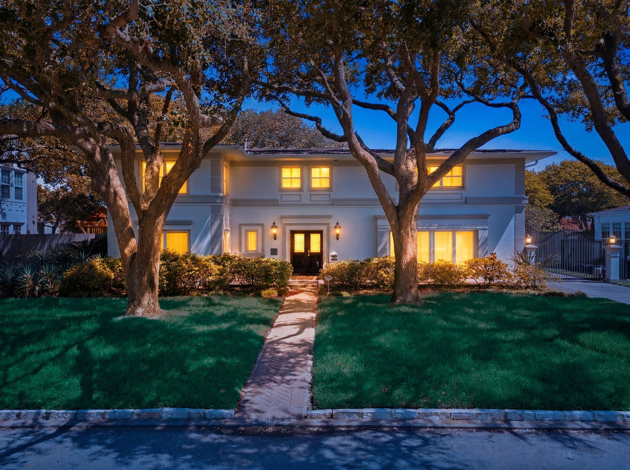 Image 2: What great Curb Appeal