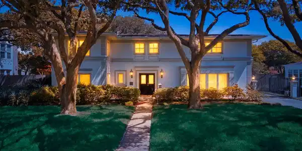 Image 2: What great Curb Appeal