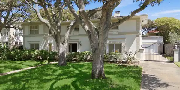 Image 4: Gated Driveway