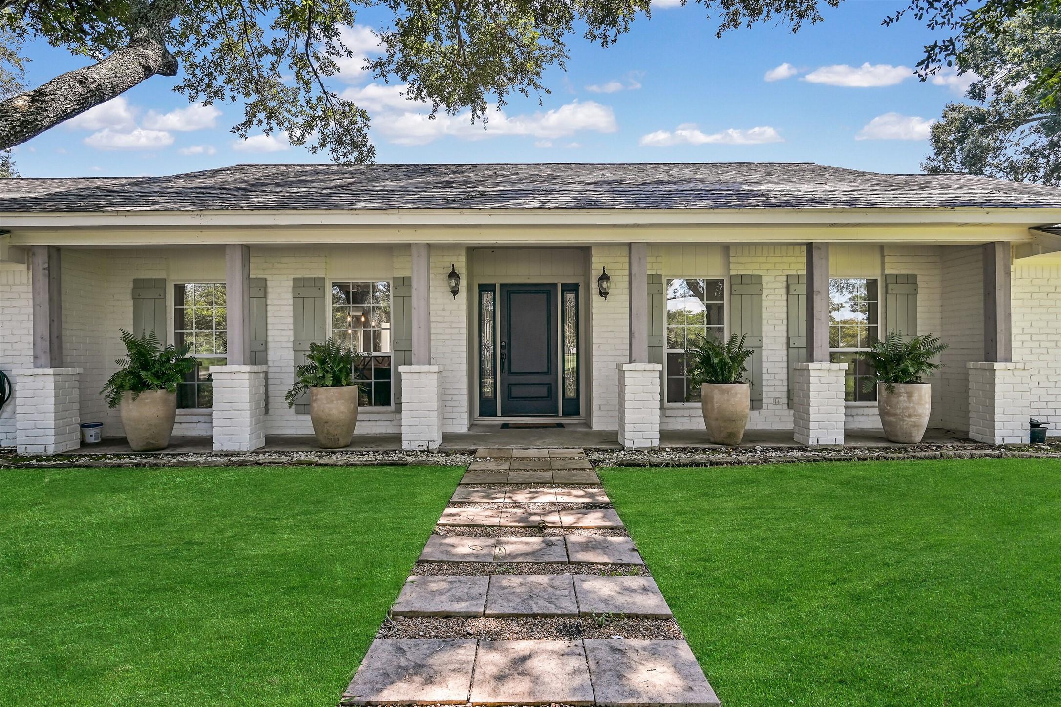 Image 2: Discover tranquility in this charming single-story