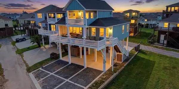 2906 Shady Lane