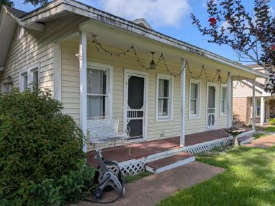 125 Meadowlawn Street