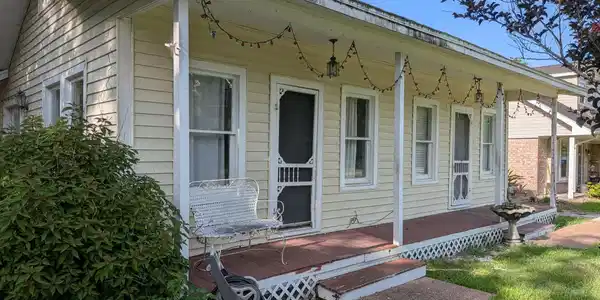 125 Meadowlawn Street