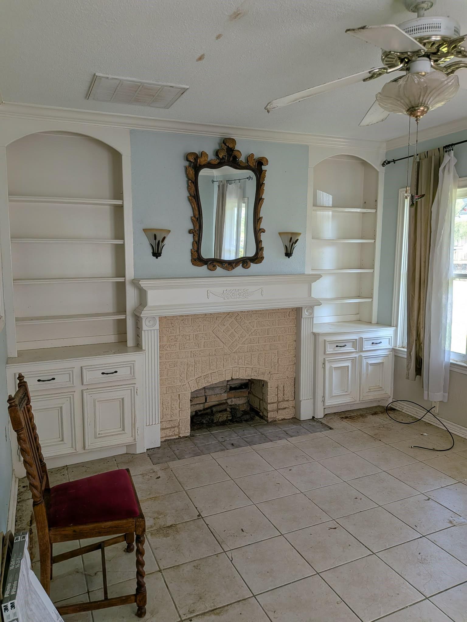 Image 4: unit 123 (left side) living room