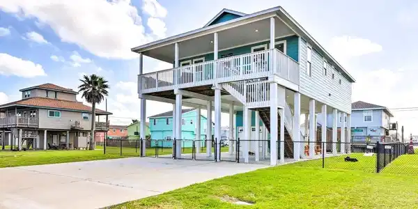 4022 Fort Bend Drive