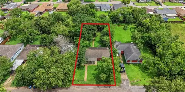 Image 4: over view of home