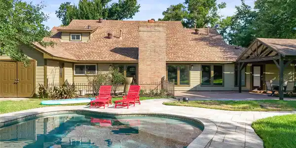 318 Lakeshore Drive
