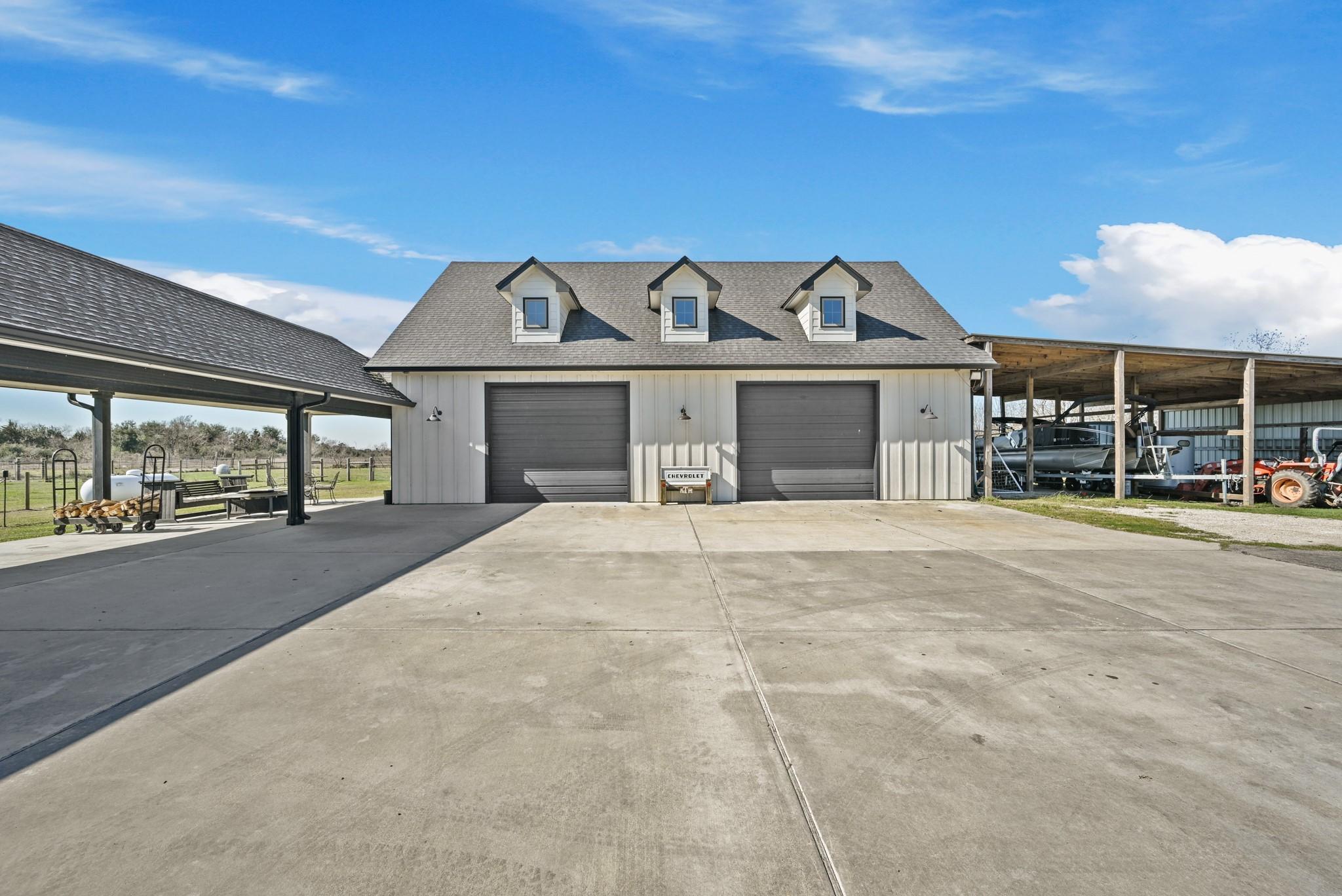 Image 4: 35x55 garage with loft storage, garage apartment a