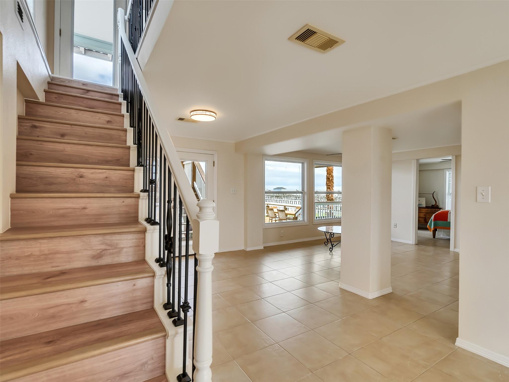 Image 4: Stairway to the main floor.