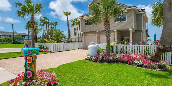 1507 Tiki Drive