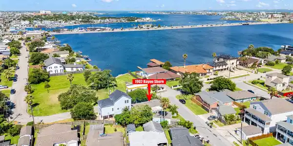 1902 Bayou Shore Drive