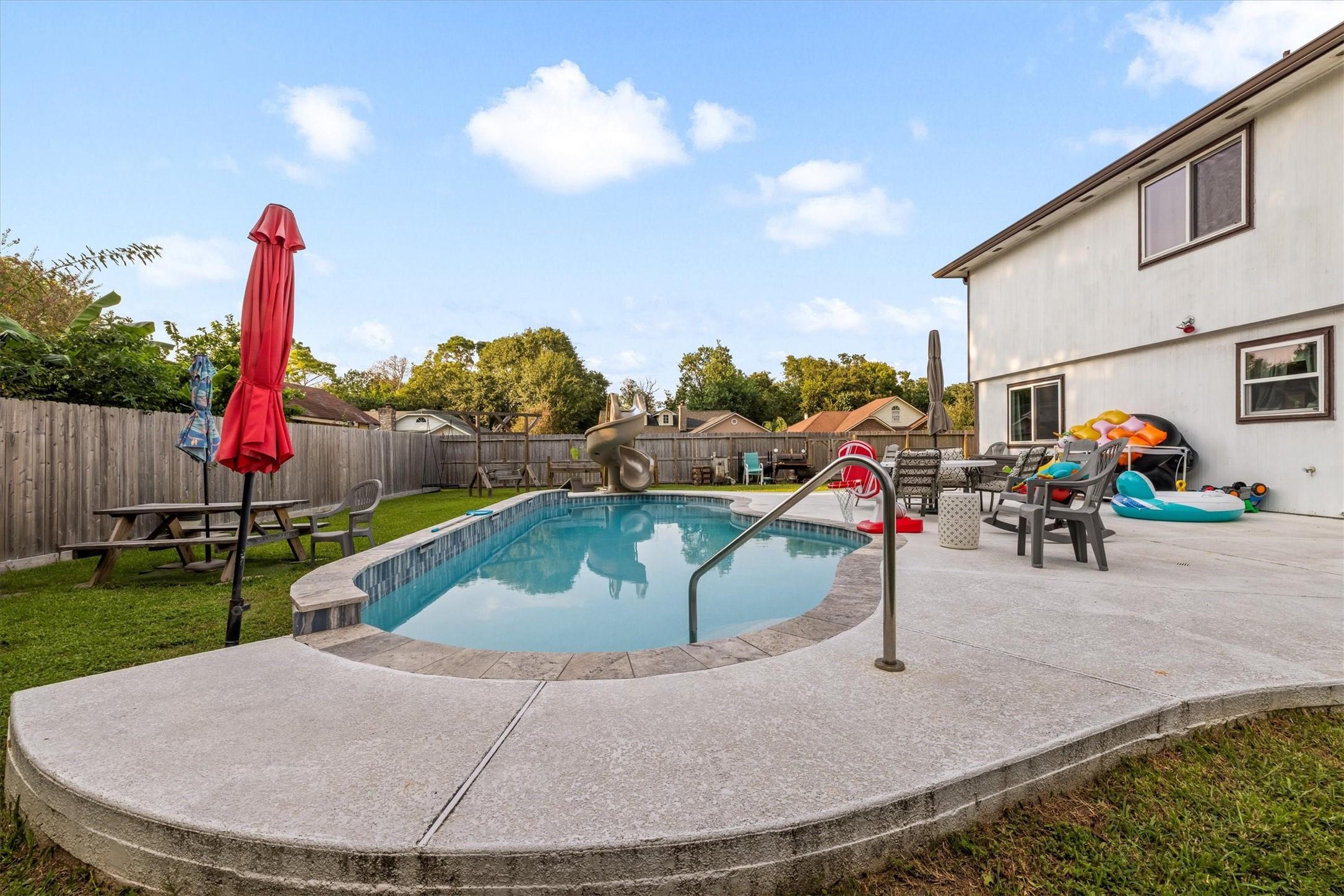 Image 3: Beautiful Backyard Pool