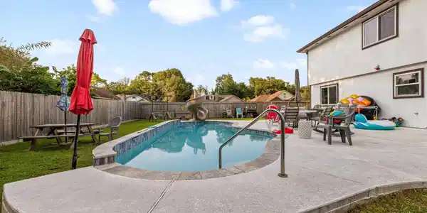 Image 3: Beautiful Backyard Pool